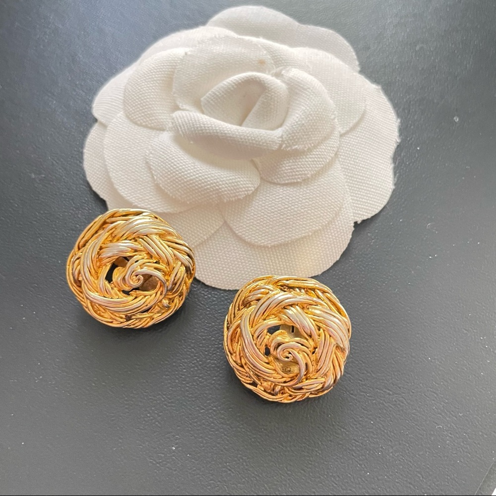 Chanel vintage earring clip